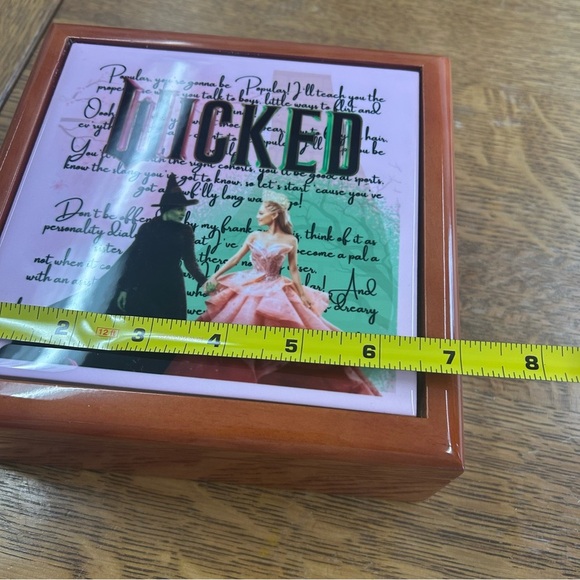 Wicked Movie Lacquered “Velvet” Lined Box Ceramic Tile Top. Keepsakes Jewelry - Picture 9 of 9